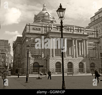 Municipio di Liverpool, Dale St,Merseyside,l'Inghilterra,UK - seppia Foto Stock