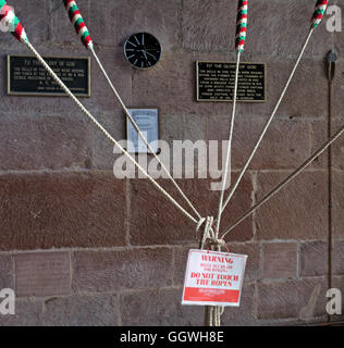 Campana che suona corde, St Marys Chiesa, Gt Budworth, Cheshire, Inghilterra, Regno Unito Foto Stock