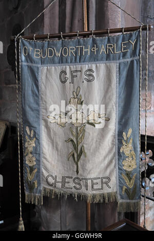 St Marys & Chiesa di Tutti i Santi Gt Budworth interno, Cheshire, Inghilterra,UK - Bandiera Arley GFS Chester Foto Stock