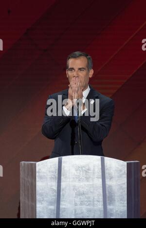 Los Angeles sindaco Antonio Villaraigosa indirizzi delegati come Convenzione Nazionale Democratica inaugura la giornata finale presso la Wells Fargo Center Luglio 28, 2016 a Philadelphia, Pennsylvania. Foto Stock