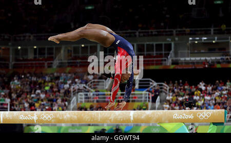 Stati Uniti d'America's Simone Biles esegue durante la donna di Ginnastica Artistica che qualifica la seconda giornata del Rio Giochi olimpici, Brasile. Foto Stock
