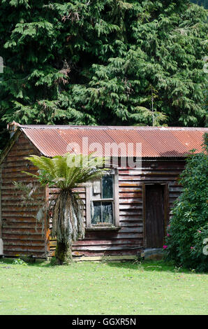 Vecchia casa di pescatori Via, vicino al National Park, North Island, Nuova Zelanda Foto Stock