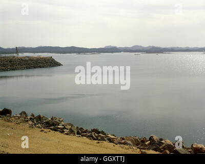 Lago Nasser è stato creato negli anni Sessanta quando la famosa in tutto il mondo ad alta diga fu costruita. Assuan - Egitto. Foto Stock