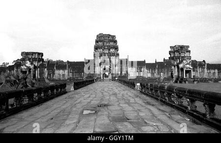 Angkor Wat è stato costruito tra il 1113 D.C. e 1150 AD ed è l'altezza dei Khmer realizzazione artistica. Siem Reap, Cambogia. Foto Stock