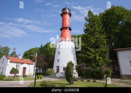 Faro di Rozewie dal 1822, un punto di riferimento a costa del Mar Baltico della Polonia, tra Jastrzebia Gora e Wladyslawowo, Pomerania ri Foto Stock