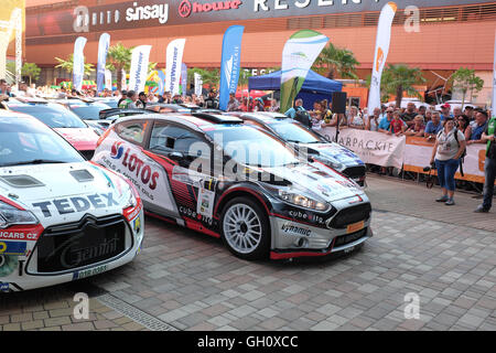 Rzeszow, Polonia 4° agosto 2016. FIA European Rally Championship evento in Rzeszów,macchine e i team presentazione al Millenium Hall Foto Stock