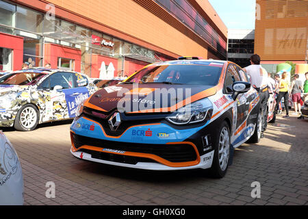 Rzeszow, Polonia 4° agosto 2016. FIA European Rally Championship evento in Rzeszów,macchine e i team presentazione al Millenium Hall Foto Stock