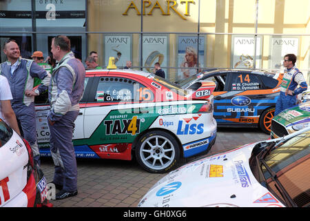 Rzeszow, Polonia 4° agosto 2016. FIA European Rally Championship evento in Rzeszów,macchine e i team presentazione al Millenium Hall Foto Stock