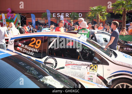 Rzeszow, Polonia 4° agosto 2016. FIA European Rally Championship evento in Rzeszów,macchine e i team presentazione al Millenium Hall Foto Stock