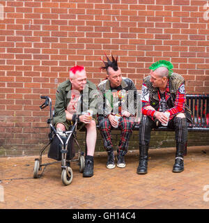 Blackpool, Regno Unito. 7 agosto 2016 news. Il coloratissimo spettacolo di punks continuare in Blackpool oggi. La domenica è il giorno finale del festival. Abbondanza di colore intorno la città oggi Credito: Gary Telford/Alamy live news Foto Stock