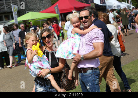 Chichester, Regno Unito. Il 7 agosto, 2016. Il Regno Unito il più grande festival di peperoncino a West Dean Gardens, vicino a Chichester, West Sussex, Regno Unito. Nella foto è azione dell'evento. Credito: Sam Stephenson/Alamy Live News. Foto Stock