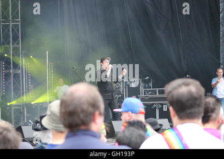 Leeds LGBT Pride decimo anniversario Foto Stock