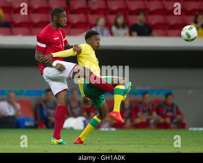 Il Brasile. Il 7 agosto, 2016. BRASILIA, Brasile - 07 agosto: Gomes, Dinamarca ans Coetzee Rivaldo Africa do Sul a Mane Garrincha Stadium il 7 agosto 2016 a Brasilia, Brasile. (Credito Immagine: © TripeFoto via ZUMA Press) Foto Stock