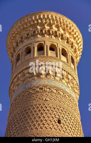 Dettagli architettonici dei POY minareto Kalon a Bukhara, Uzbekistan Foto Stock