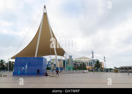 LAS PALMAS DE GRAN CANARIA, Spagna - 30 luglio 2016: Santa Catalina interscambio bus a Las Palmas Spagna. Questo è uno dei principali Foto Stock