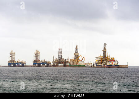 LAS PALMAS DE GRAN CANARIA, Spagna - 31 luglio 2016: barche per la conduzione di attività di esplorazione di idrocarburi pozzi in acque profonde in Atla Foto Stock