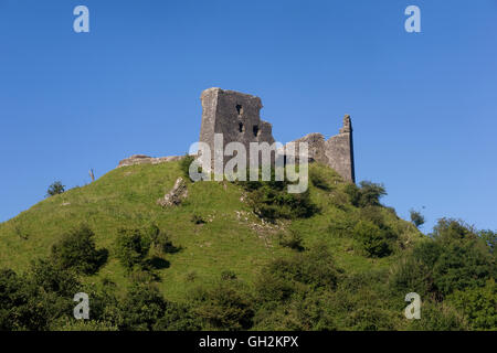 Il castello di Dryslwyn sulla sua collina Foto Stock