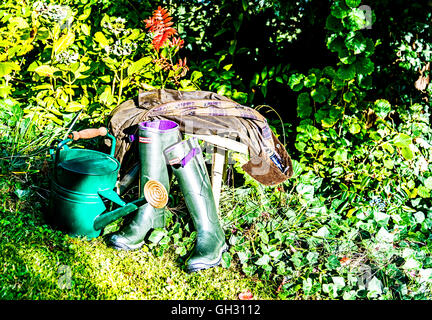 Abbigliamento tipico per il giardinaggio, stile inglese Foto Stock