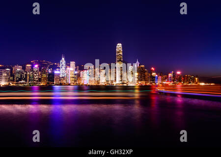 Skyline di Hong Kong dal Victoria Harbour Foto Stock