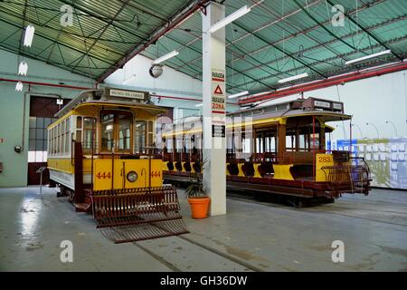 Geografia / viaggi, Portogallo, vecchio tram nel Museo dei tram Museu da Carris, Lisboa, Additional-Rights-Clearance-Info-Not-Available Foto Stock