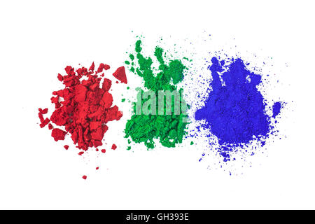 Rosso, verde e blu (i tre colori primari) polvere colorante isolato su bianco. Foto Stock