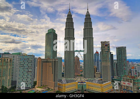 A KUALA LUMPUR - novembre 28: "Petronas Twin Towers" il 28 novembre 2015 a Kuala Lumpur, Malesia. "Petronas Towers" erano talles Foto Stock