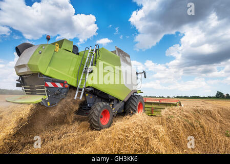 Dobrich, Bulgaria - luglio 08,2016: Claas Lexion 660 Mietitrebbia sul display all'annuale Nairn agricoltori mostra sulla luglio 08, 2016 Foto Stock