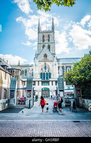 Cerca fino a Southwark Cathedral a Londra, Regno Unito Foto Stock