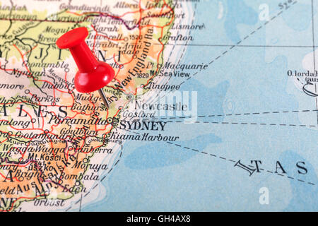 Rosso Spina di spinta che mostra la posizione di un punto di destinazione su una mappa. Australia - Sydney Foto Stock