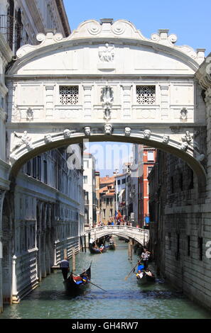 Venezia, Italia - 5 agosto: vista panoramica del Ponte dei Sospiri il 5 agosto 2012 a Venezia, Italia Foto Stock