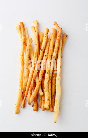 Pane italiano bastoni con formaggio, cibo vista superiore Foto Stock