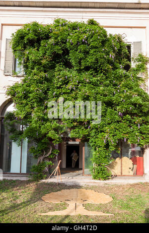 Cortile di villa Mezzabarba dalla fine del XVIII secolo. Certosa di Pavia, Lombardia. Italia Foto Stock