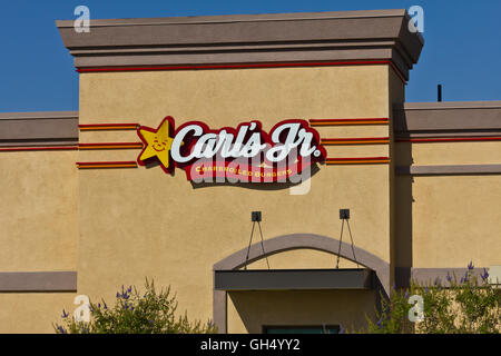 Las Vegas - Circa il luglio 2016: Carl's Jr. posizione di vendita al dettaglio. Hardee's e Carl's Jr. sono filiali di CKE Ristoranti II Foto Stock