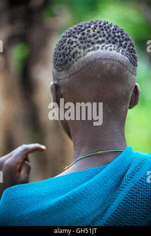 Giovane ragazzo da Suri tribù in Etiopia Foto Stock