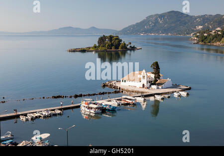 Il Sacro Monastero di Panagia Vlacherna e Isola di mouse, Kérkyra, Mar Ionio, Corfù, Isole greche, Grecia Foto Stock