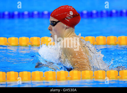 Gran Bretagna Siobhan-Marie O Connor in azione durante le Donne 200m singoli Medley - riscalda alle Olimpiadi Aquatic Centre il terzo giorno del Rio Giochi olimpici, Brasile. Foto Stock