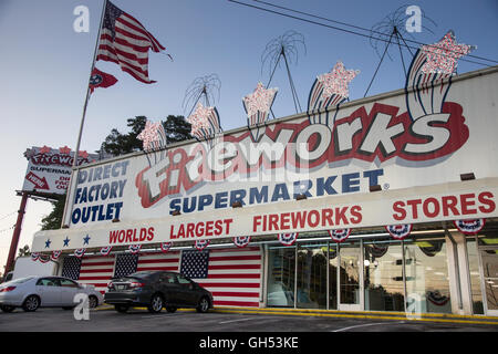 Un negozio che vende fuochi d'artificio a Knoxville, in Tennessee Foto Stock