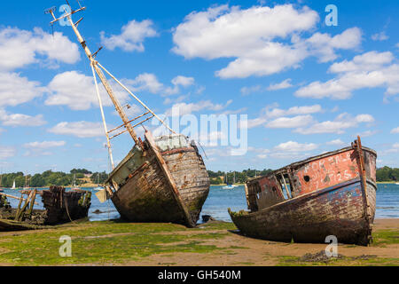 Bellezza in decadendo barche sul fango appartamenti sul pin mill suffolk fiume orwell suffolk Foto Stock