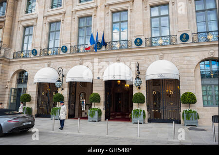 Parigi, Francia, esterno, il Hôtel Ritz, facciata dell'hotel di lusso, facciata sulla 'Place Vendome', entrata dell'hotel a 5 stelle, edifici parigini Foto Stock