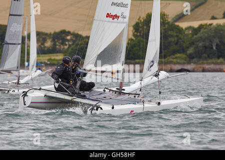 Della vela agonistica dinghy racing, alla foce del fiume exe, sud della costa del Devon, Southwest England, Gran Bretagna. Foto Stock