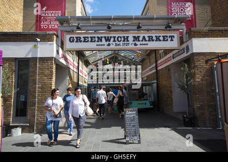 Mercato di Greenwich e colorato mercato locale nel sud-est di Londra, indipendente delle bancarelle che vendono arti e mestieri e il cibo Foto Stock