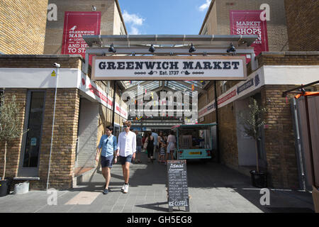 Mercato di Greenwich e colorato mercato locale nel sud-est di Londra, indipendente delle bancarelle che vendono arti e mestieri e il cibo Foto Stock