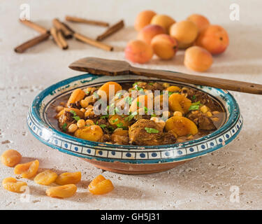 Mishmishiya. Agnello e albicocca tagine. Medio Oriente il cibo Foto Stock