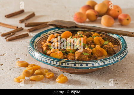 Mishmishiya. Agnello e albicocca tagine. Medio Oriente il cibo Foto Stock