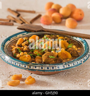 Mishmishiya. Agnello e albicocca tagine. Medio Oriente il cibo Foto Stock