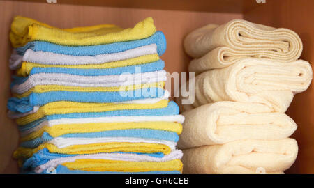 Vari colorati panni in microfibra Foto Stock