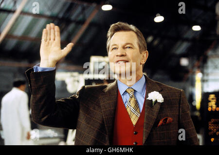 AUSTIN POWERS IN GOLDSTÄNDER / Austin Powers in Goldmember USA 2002 / Jay Roach Basil Exposition (MICHAEL YORK) Regie: Jay Roach aka. Austin Powers in Goldmember Foto Stock