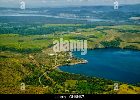 Vista aerea da Wamena aeroporto a Jayapura preso @Il Baliem Valley a Jayapura, Indonesia, Asia del sud-est asiatico Foto Stock