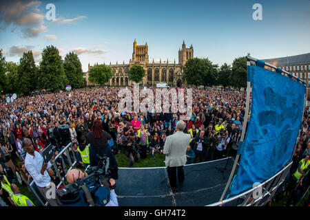 Leader del partito laburista Jeremy Corbyn affronta i suoi sostenitori in Bristol durante una leadership ri-campagna elettorale rally. Foto Stock