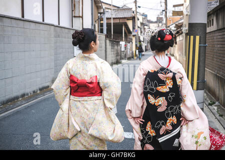 La bellezza di una Geisha in streeets di Kyoto, Giappone Foto Stock